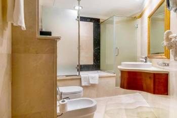 Deluxe Double Room5