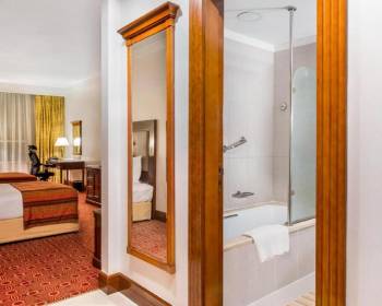 Deluxe Room3